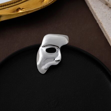 Minimalist face pins, niche and versatile high-end suit accessories