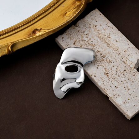 Minimalist face pins, niche and versatile high-end suit accessories