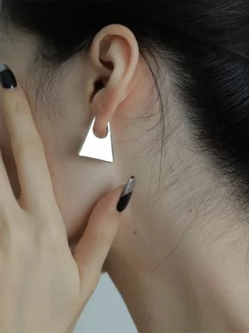 BV trapezoidal minimalist geometric earrings for women's fashionable sweet and cool earrings